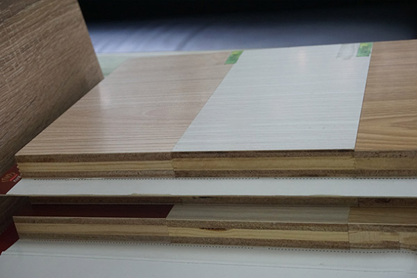 �������B��